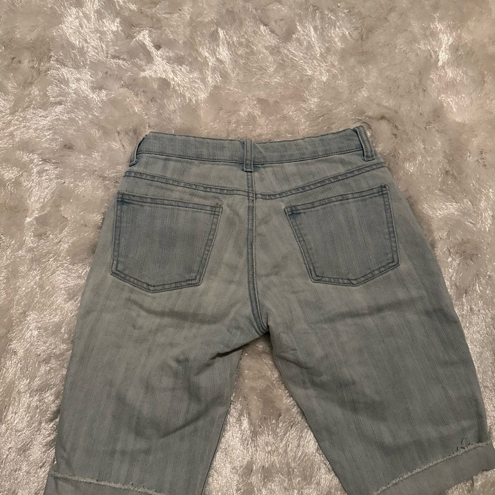 Wet seal Bermuda shorts sz 3 63%cotton 35%polyester 2%spandex.